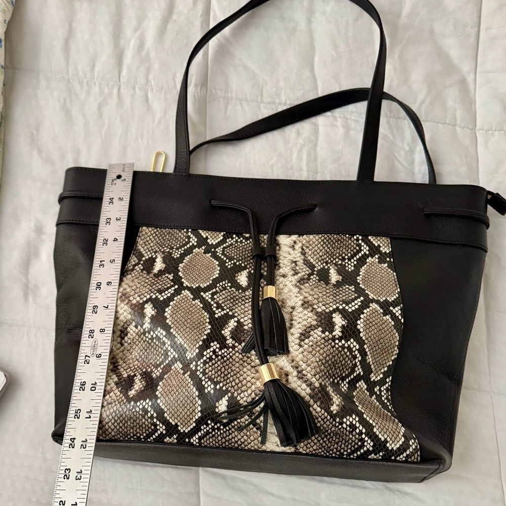 Talbots Black and Tan Tote Bag with Elegant Design - Picture 9 of 10